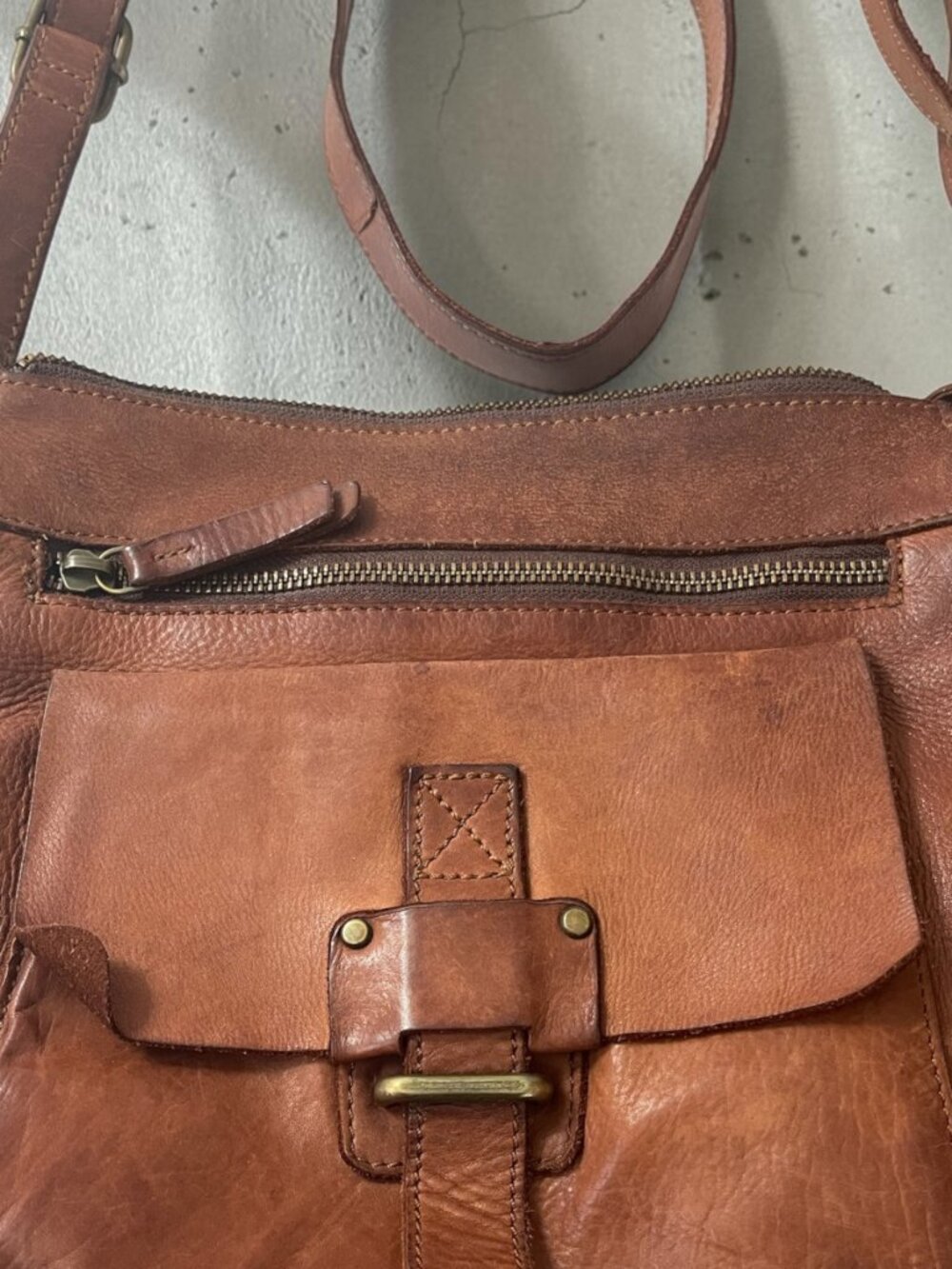 Harbour 2nd distressed leather crossbody bag and wallet set - Picture 2 of 12